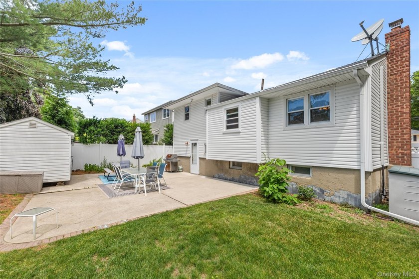 Spacious 4 bedroom, 2.5-bath split-level home offering plenty of - photo 19