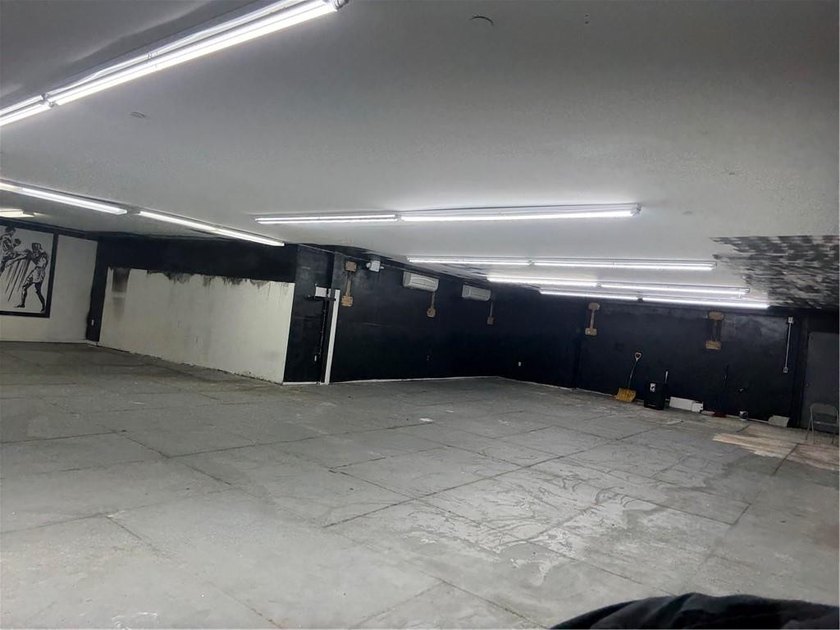 Great investment, 3 stores about 6,362 sq fts, plus 10 in door - photo 12