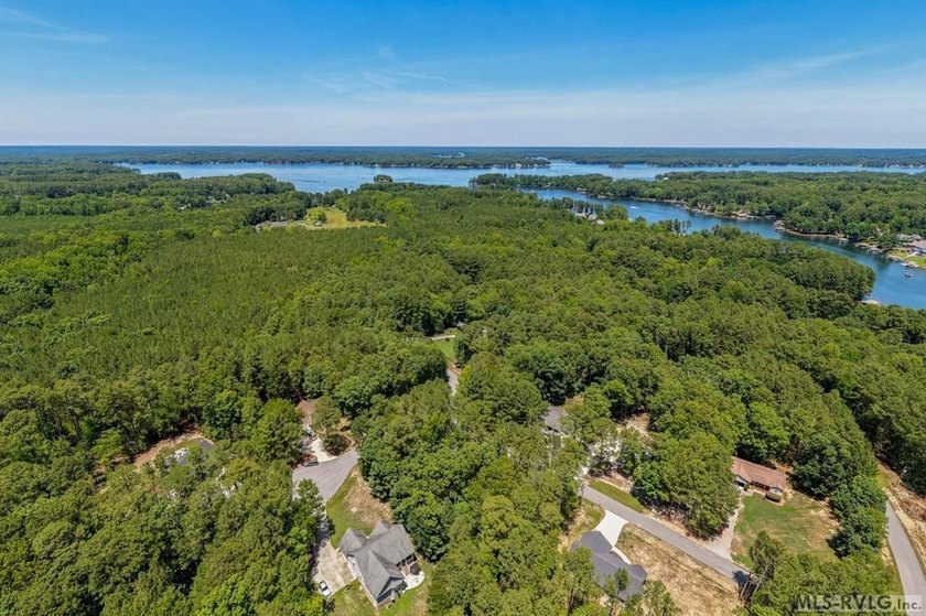Welcome to Timber Creek, a desirable subdivision in the - photo 14