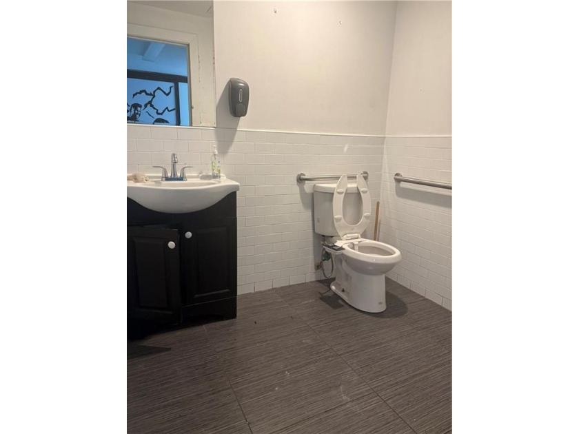 Great investment, 3 stores about 6,362 sq fts, plus 10 in door - photo 16