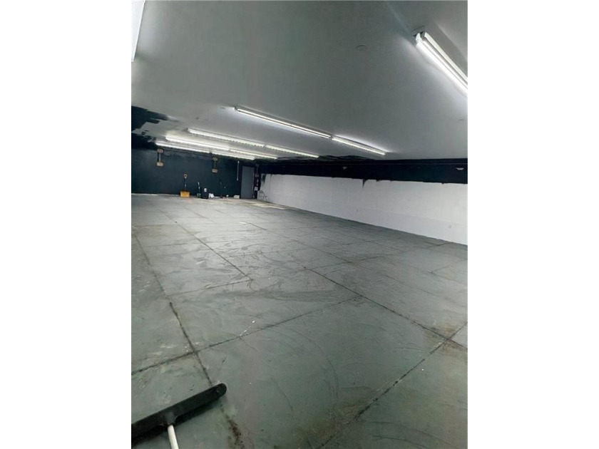 Great investment, 3 stores about 6,362 sq fts, plus 10 in door - photo 19