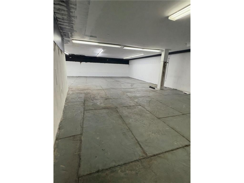Great investment, 3 stores about 6,362 sq fts, plus 10 in door - photo 22