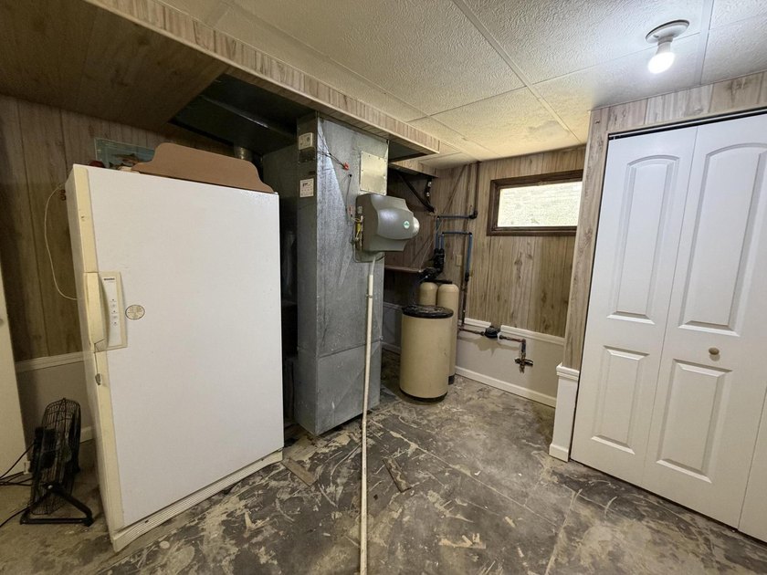 Opportunity awaits with this spacious two-story lakefront home - photo 27