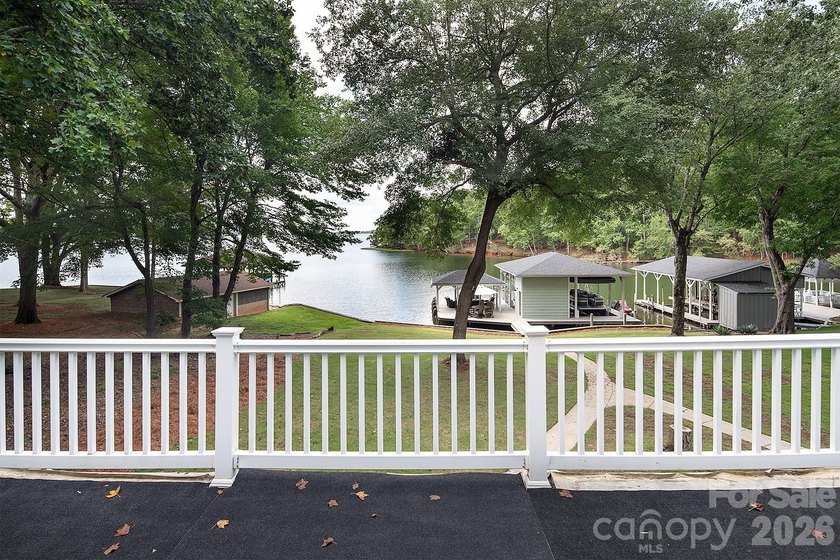 Big water. Level lot. One of Lake Tillery's finest boathouses - photo 28