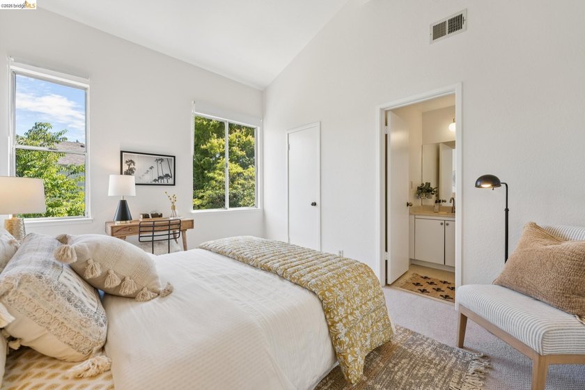 Rarely available Berkeley townhome! Built with a thoughtful - photo 29