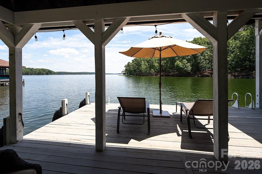 Big water. Level lot. One of Lake Tillery's finest boathouses - photo 36