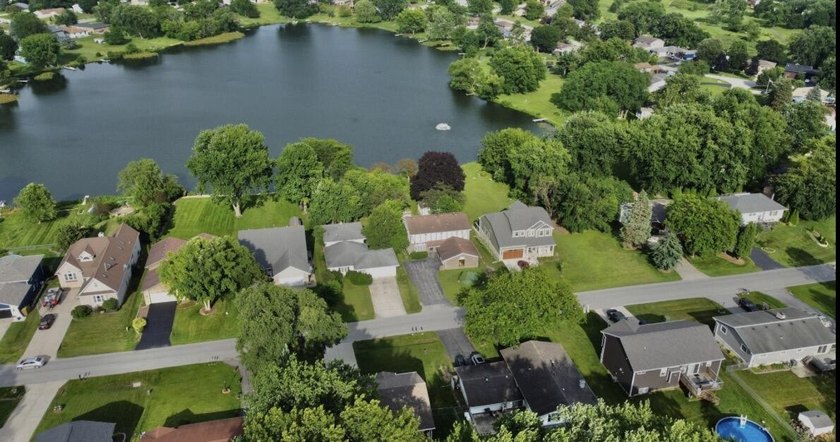 Opportunity awaits with this spacious two-story lakefront home - photo 37