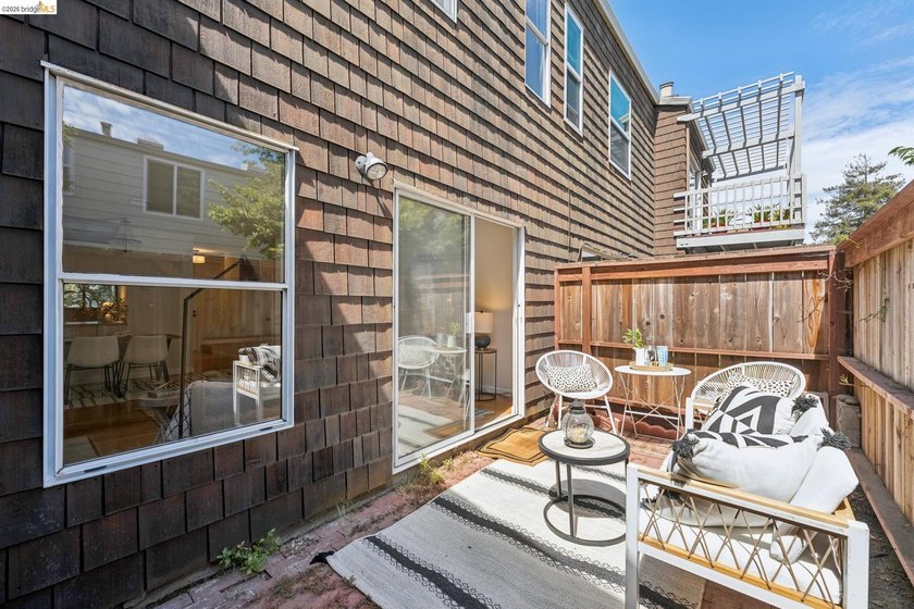 Rarely available Berkeley townhome! Built with a thoughtful - photo 47