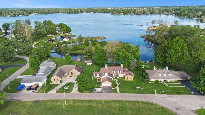 One of the most iconic Lakefront homes on Lake of the Woods in - photo 3