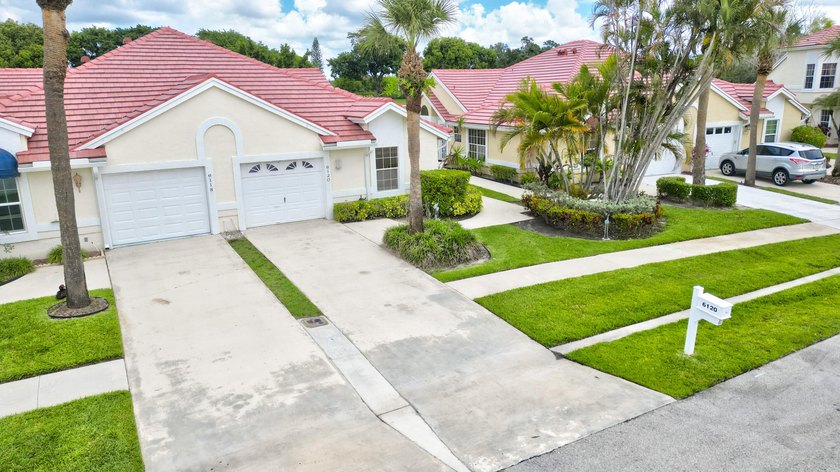 Beautifully Remodeled 2 Bedroom / 2 Bathroom Villa in - photo 2