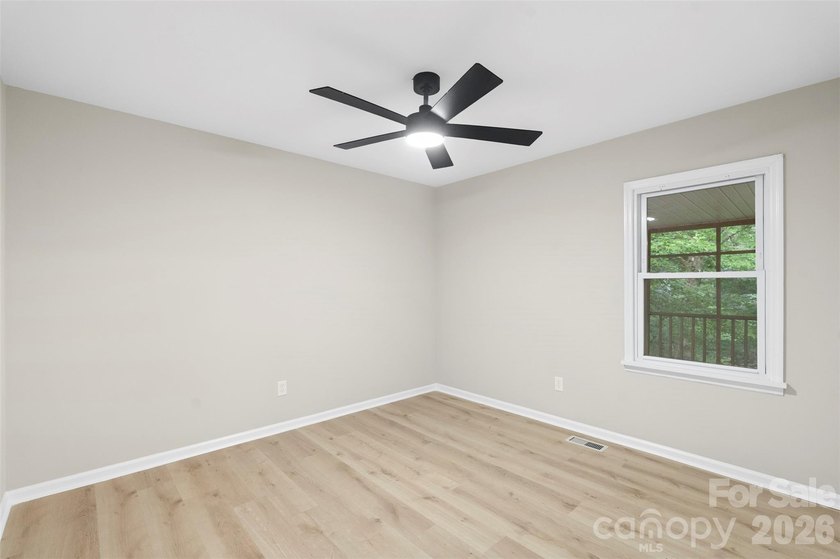 Welcome home to this recently renovated 4-bedroom property - photo 20
