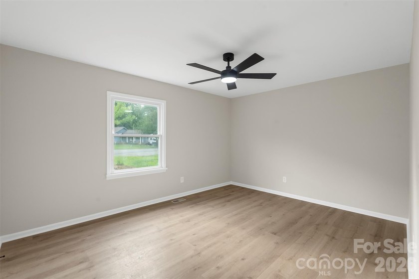 Welcome home to this recently renovated 4-bedroom property - photo 22
