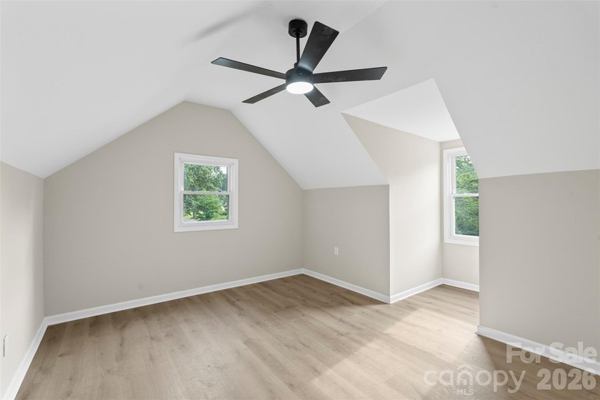 Welcome home to this recently renovated 4-bedroom property - photo 28