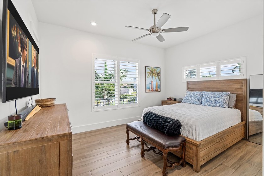 Coastal-Inspired Deepwater Estate sited one lot off the - photo 28