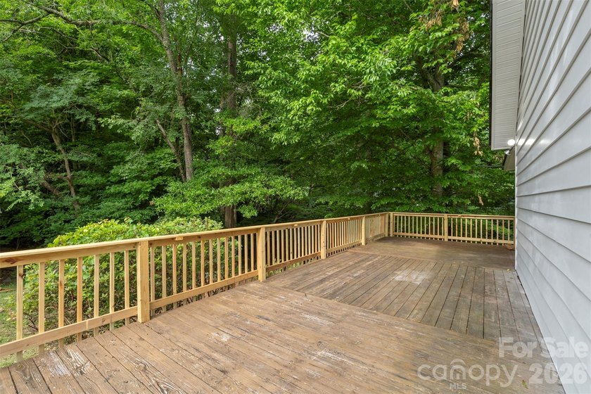 Welcome home to this recently renovated 4-bedroom property - photo 32