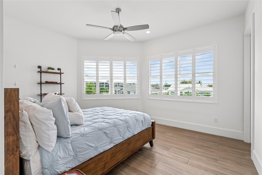 Coastal-Inspired Deepwater Estate sited one lot off the - photo 32