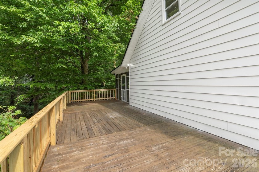 Welcome home to this recently renovated 4-bedroom property - photo 33