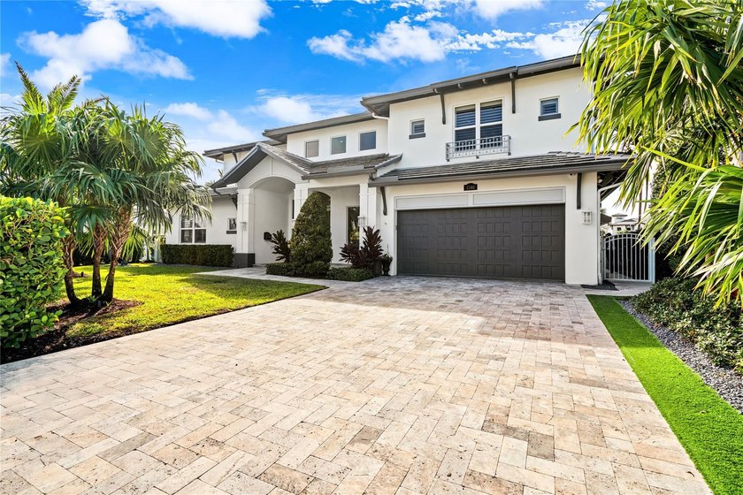Coastal-Inspired Deepwater Estate sited one lot off the - photo 46