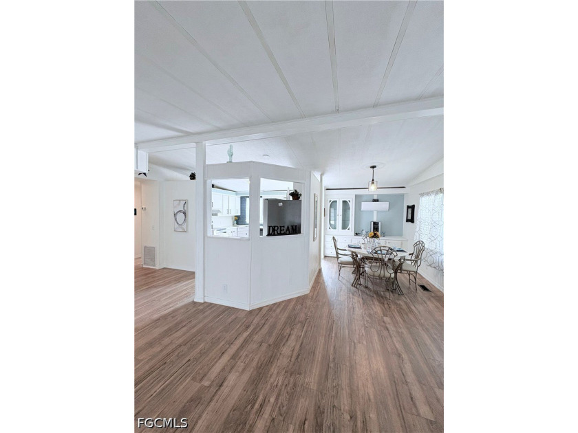 Discover comfort and convenience in this spacious manufactured - photo 3
