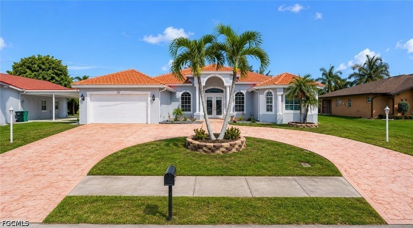 Welcome to your WATERFRONT piece of Southwest Florida living - photo 2