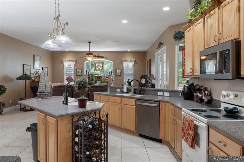 Bring the family home to Emerald Estates of Citrus Hills and - photo 25