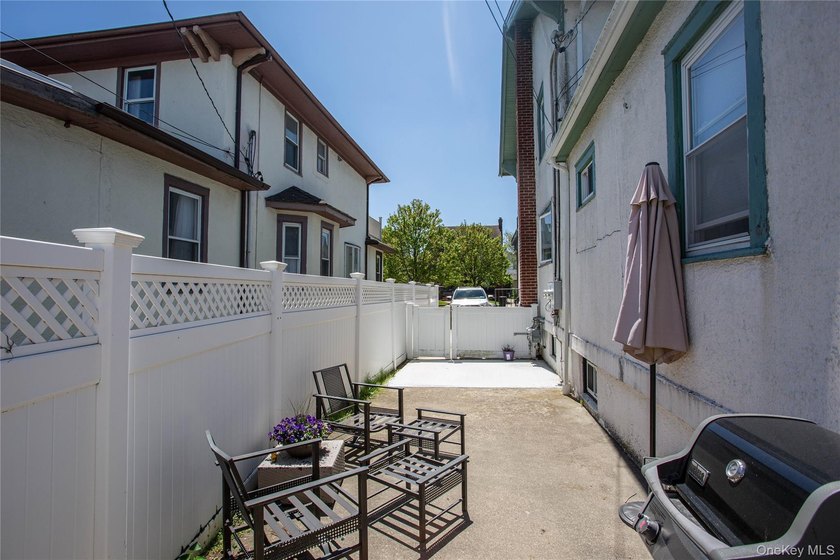 Charming Beachside Two-Family Home in the Heart of Long Beach!! - photo 27