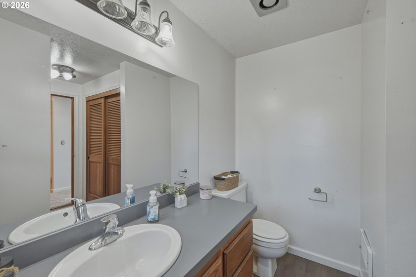 Beautifully updated and move-in ready, this 4-bedroom, 3-bath - photo 15