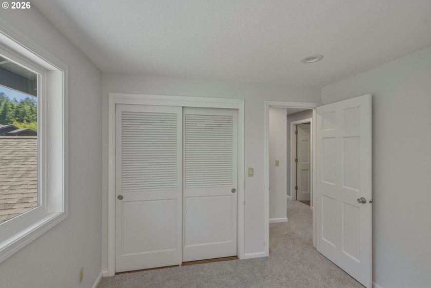 Beautifully updated and move-in ready, this 4-bedroom, 3-bath - photo 19