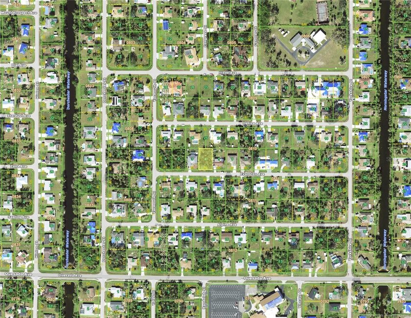 Located in a very quiet area in the heart of Port Charlotte - photo 3