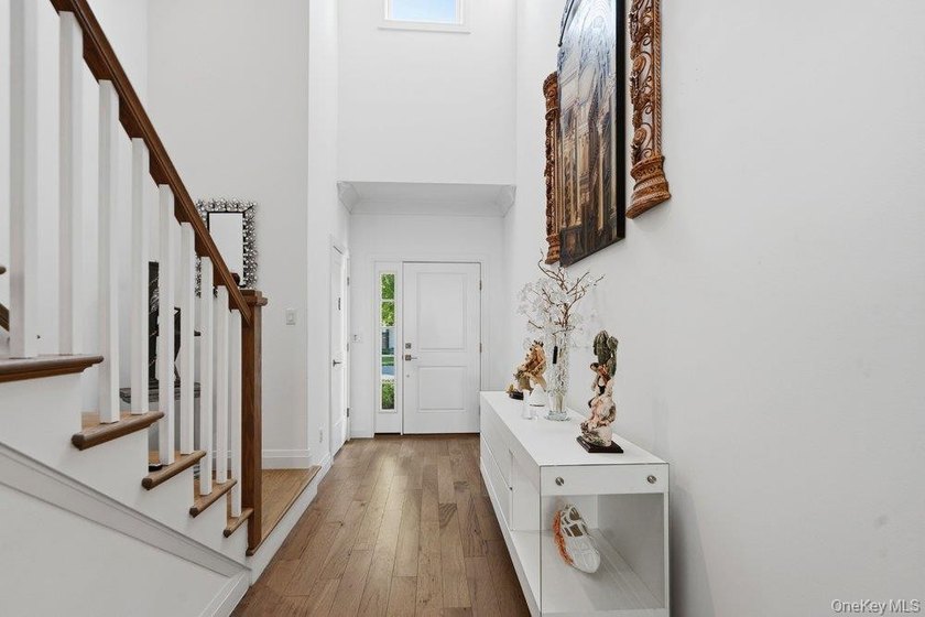 A Fabulous Jamestown Townhouse has a dramatic 2 Story Grand - photo 5