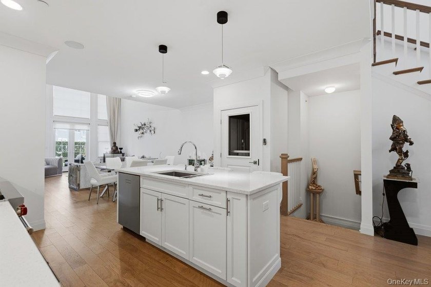 A Fabulous Jamestown Townhouse has a dramatic 2 Story Grand - photo 6