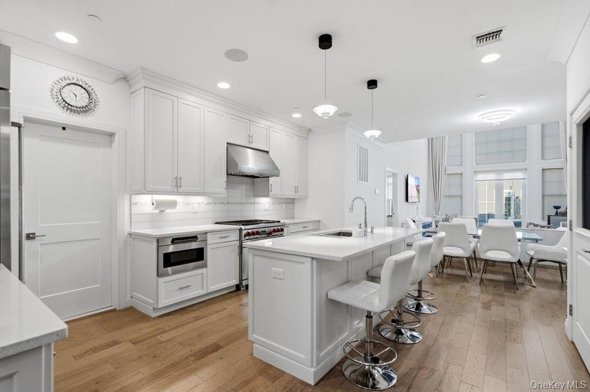 A Fabulous Jamestown Townhouse has a dramatic 2 Story Grand - photo 7