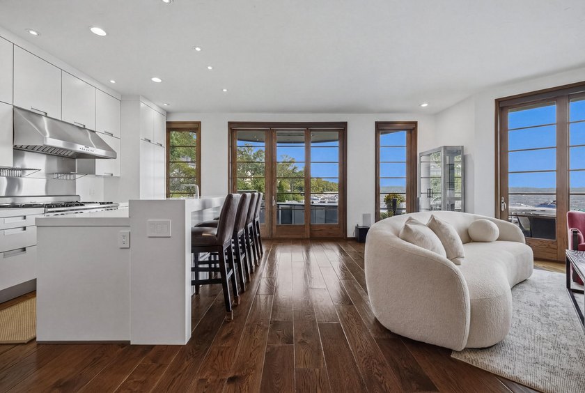 Welcome to pier 240. Here you'll find an impeccably maintained - photo 18