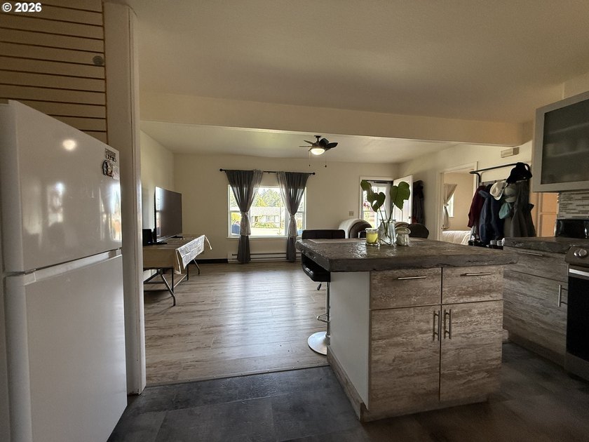 Beautiful duplex opportunity offering flexibility for both - photo 15
