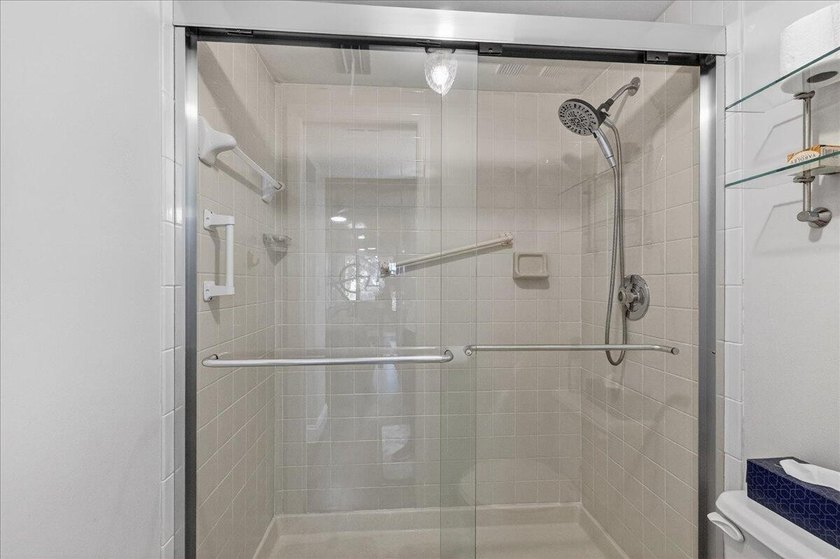 Beautifully updated 2BR/2BA first-floor condo in the 55+ - photo 19