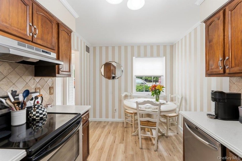 Welcome to this stunning three bedroom, 2.5 bathroom townhome - photo 3