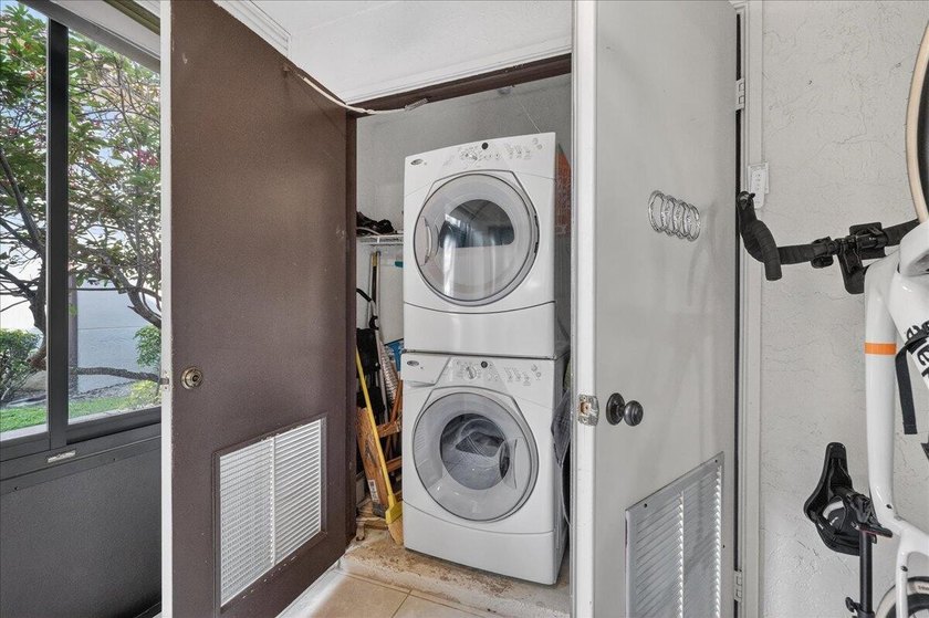Beautifully updated 2BR/2BA first-floor condo in the 55+ - photo 23