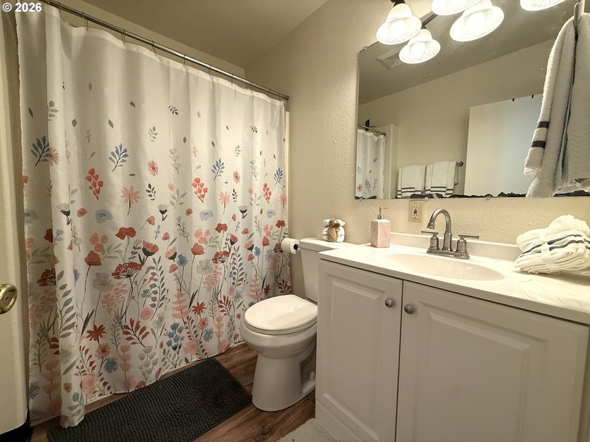 Beautiful duplex opportunity offering flexibility for both - photo 27