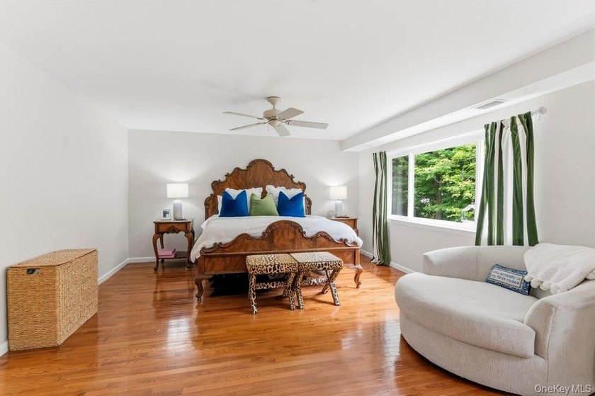 Welcome to this stunning three bedroom, 2.5 bathroom townhome - photo 9