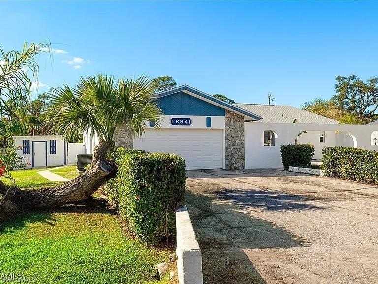 Waterfront Gulf-Access Living! This beautifully maintained - photo 2