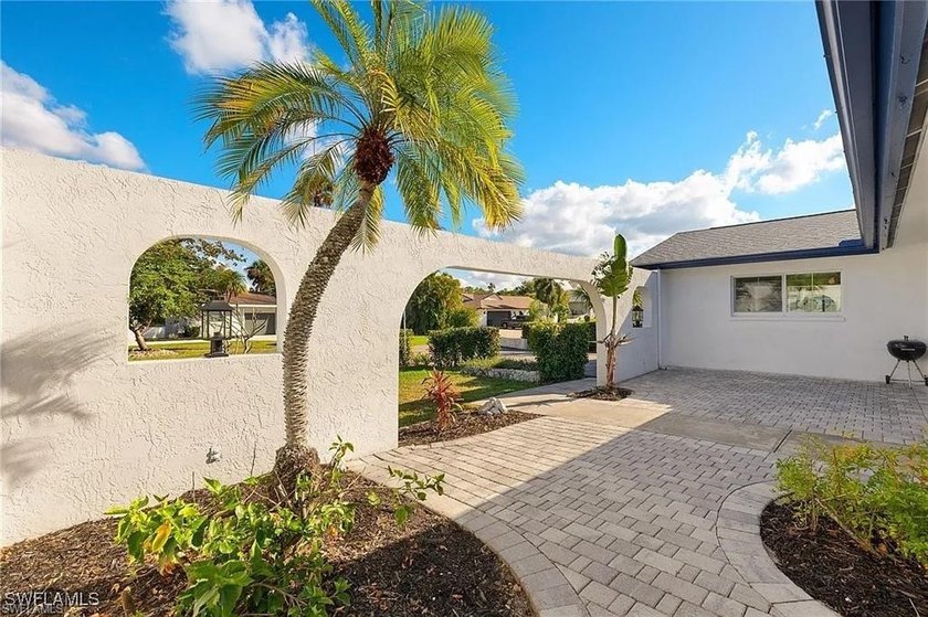 Waterfront Gulf-Access Living! This beautifully maintained - photo 3