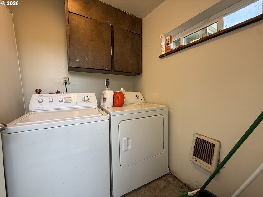 Beautiful duplex opportunity offering flexibility for both - photo 36