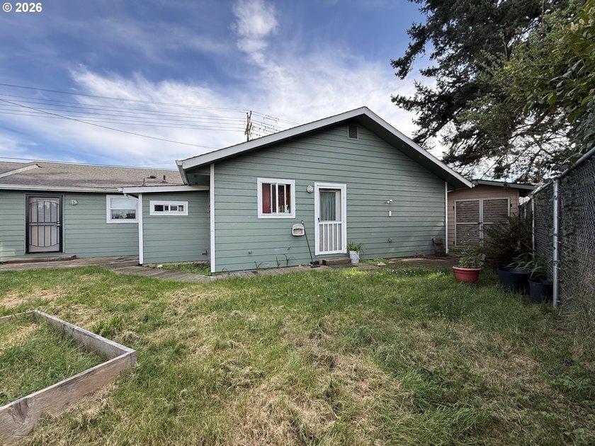 Beautiful duplex opportunity offering flexibility for both - photo 41