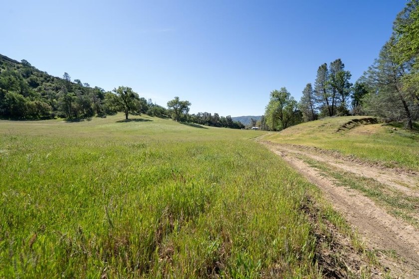 Welcome to a rare opportunity to own a beautiful ranch in the - photo 45