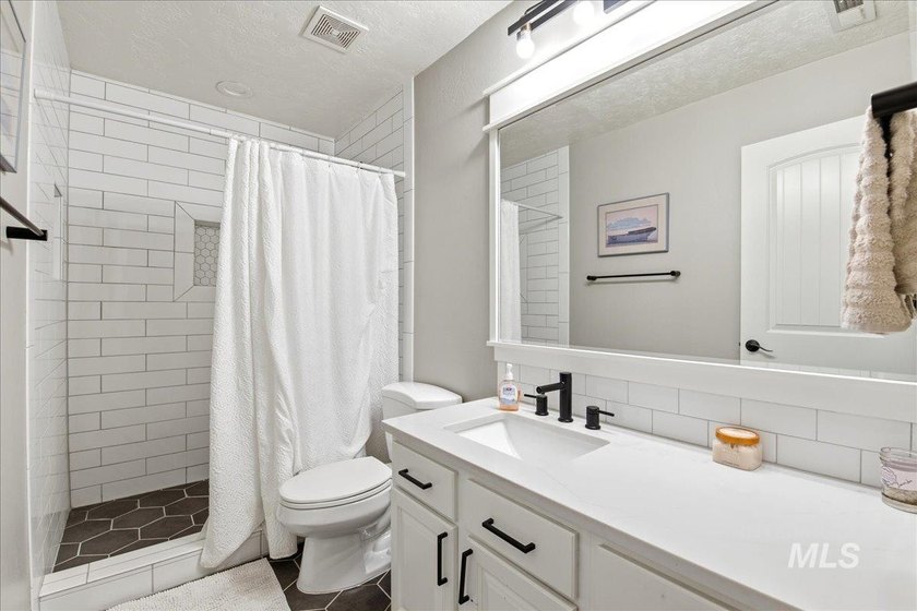 Welcome to luxury living in Eagle's highly coveted Two Rivers - photo 33