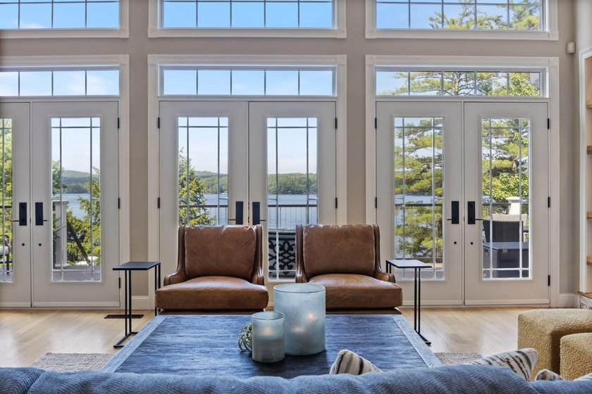 Luxury Living Meets Exceptional Entertaining! Blending timeless - photo 25
