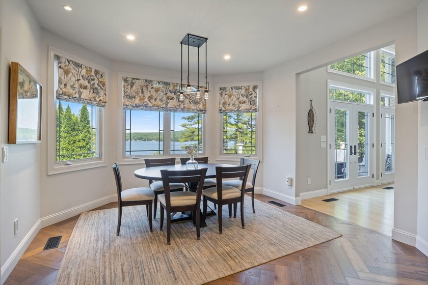 Luxury Living Meets Exceptional Entertaining! Blending timeless - photo 28