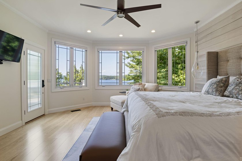 Luxury Living Meets Exceptional Entertaining! Blending timeless - photo 48