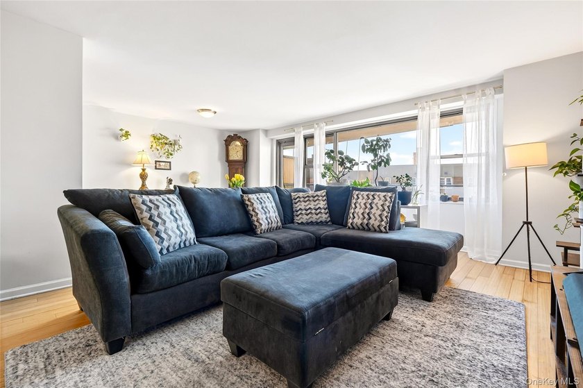 Experience the luxury living at the distinguished ?o-op. Nestled - photo 16