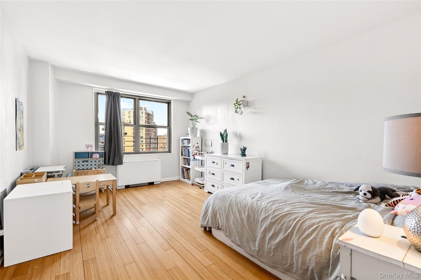 Experience the luxury living at the distinguished ?o-op. Nestled - photo 21